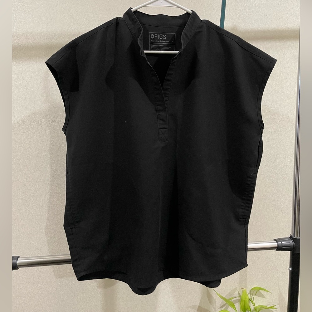 FIGS scrub top